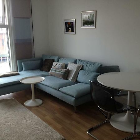 1 Bedroom In Chelsea Bridge Wharf 런던 외부 사진