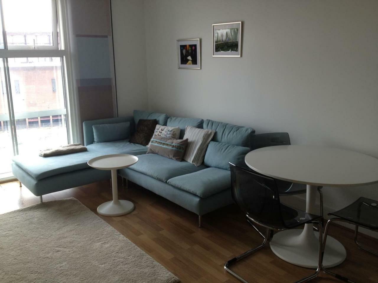 1 Bedroom In Chelsea Bridge Wharf 런던 외부 사진